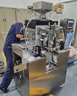 Jatuh 1.5mL Akurasi Rolling Softgel Mesin Enkapsulasi Produsen Dengan Ф150x50mm Die Roll Size